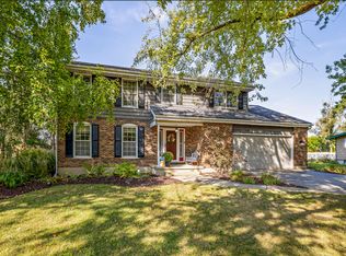 649 N Sharon Dr, Woodstock, IL
