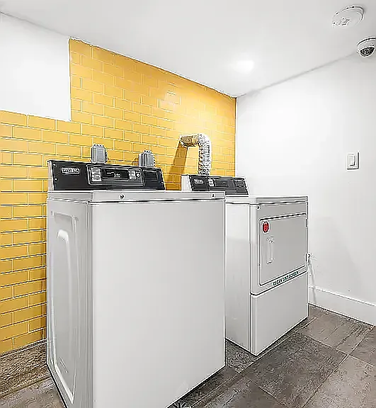 631 E 6th St #1A — Photo 5