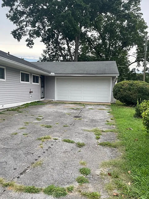 3 bed, 1.5 bath, 1296 sqft, $2,200 — Photo 3