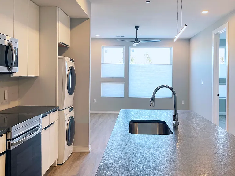 607 S 11th St #206 — Photo 7