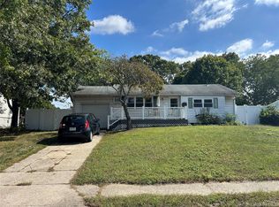 189 Whitetail Ln, Central Islip, NY 11722