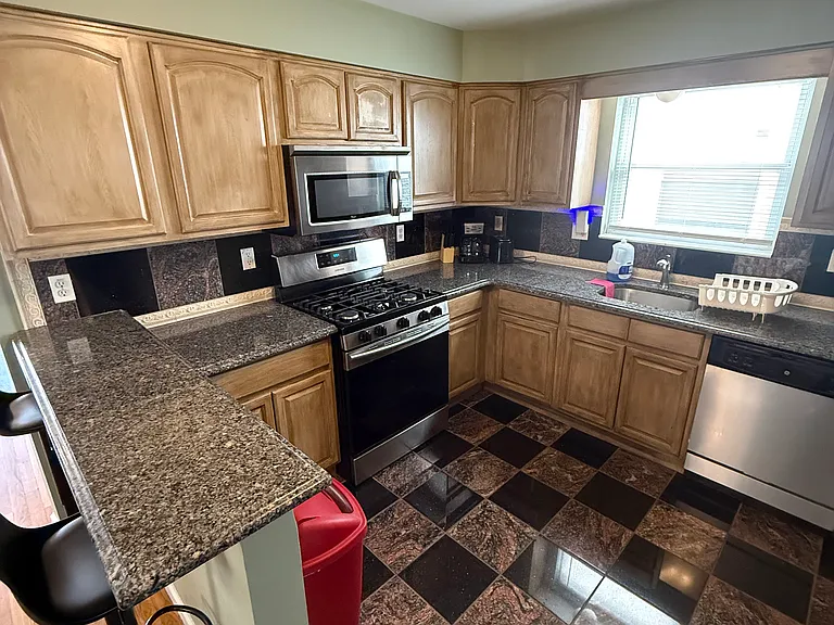 196 Randolph Ave #1 — Photo 5