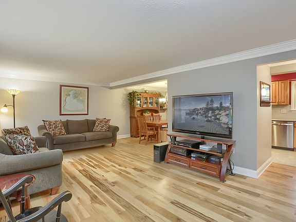 3rd image of 560 Chaparral Dr