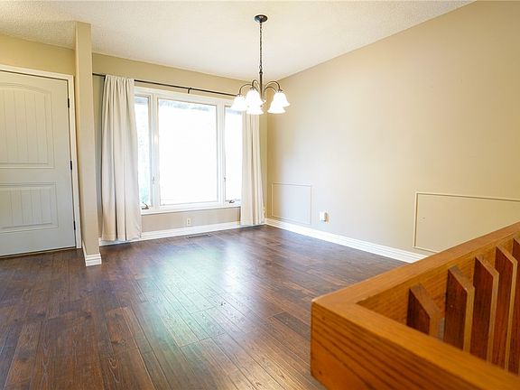 5th image of 47 Britten Cir