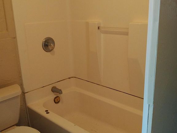 5th image of 2215 N Campbell St