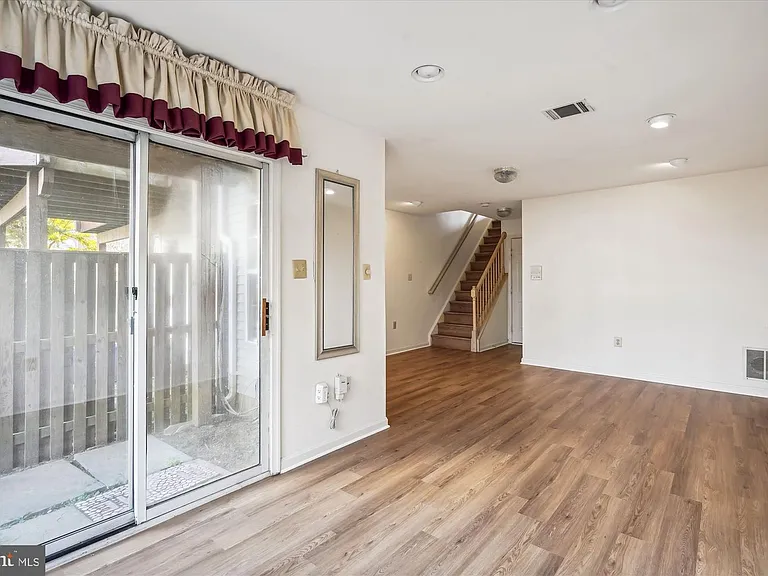 2409 Simpkins Farm Dr — Photo 7