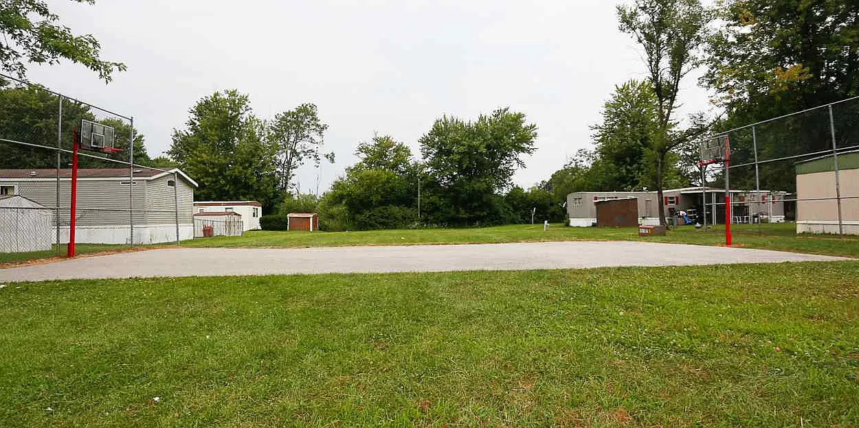 Cloverleaf Village — Photo 3