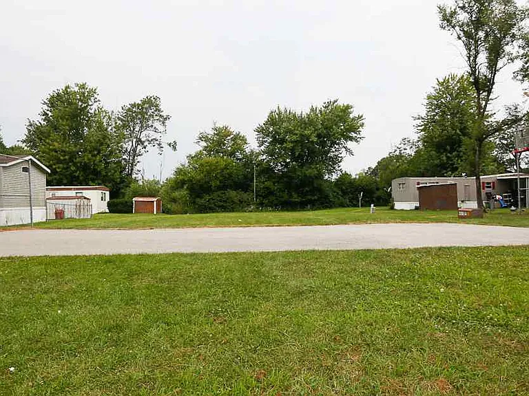 Cloverleaf Village — Photo 3