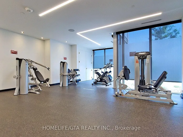 225 Village Green Sq #906 — Photo 10