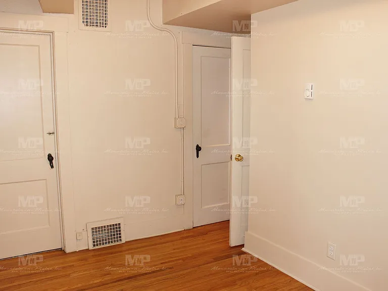 322 1/2 W Laurel St — Photo 9