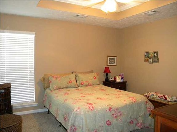 3rd image of 802 Cottage Ln