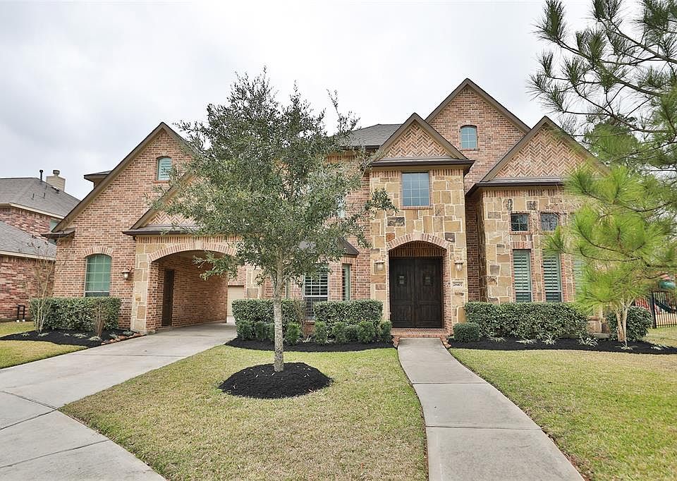 Gorgeous Stone and Brick home on Cul De Sac! 3 car garage with porte cochere!