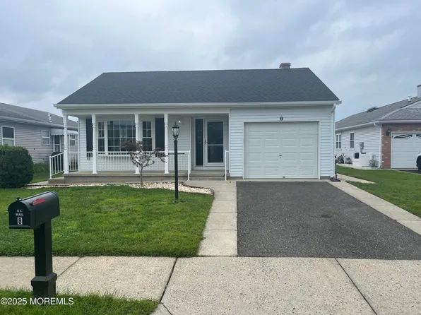 8 Thronbury Court, Toms River, NJ 08757