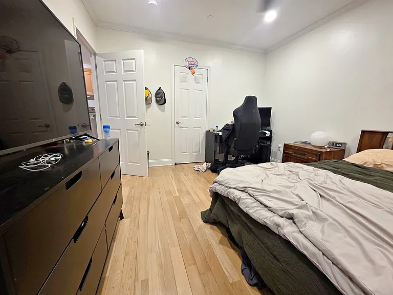 190 Meserole Ave #2F — Photo 7