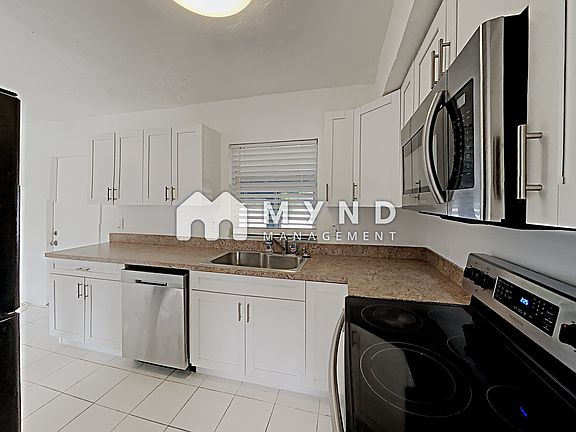 5th image of 5901 28th St N Unit A