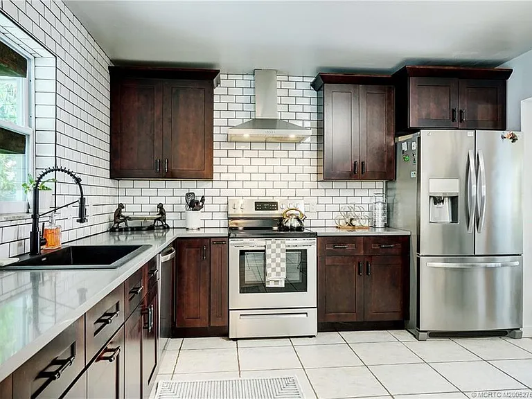 905 SE Flamingo Ave — Photo 5