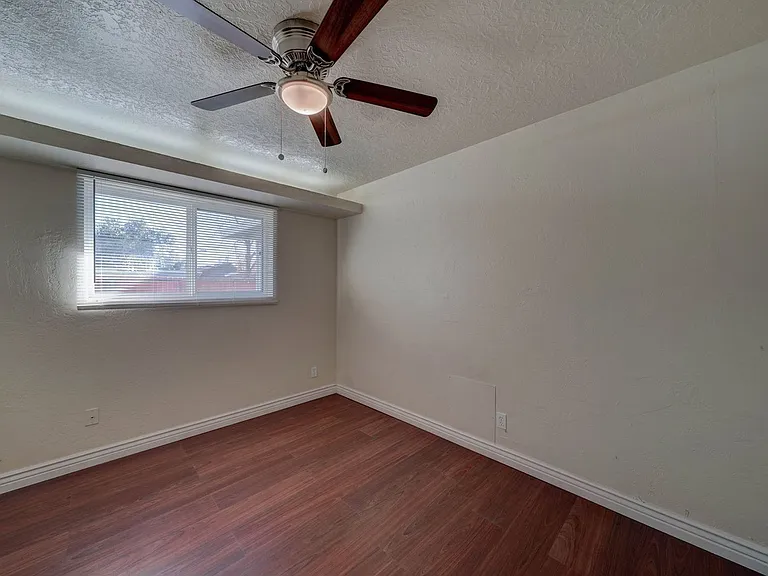 2133 W Morten Ave — Photo 11
