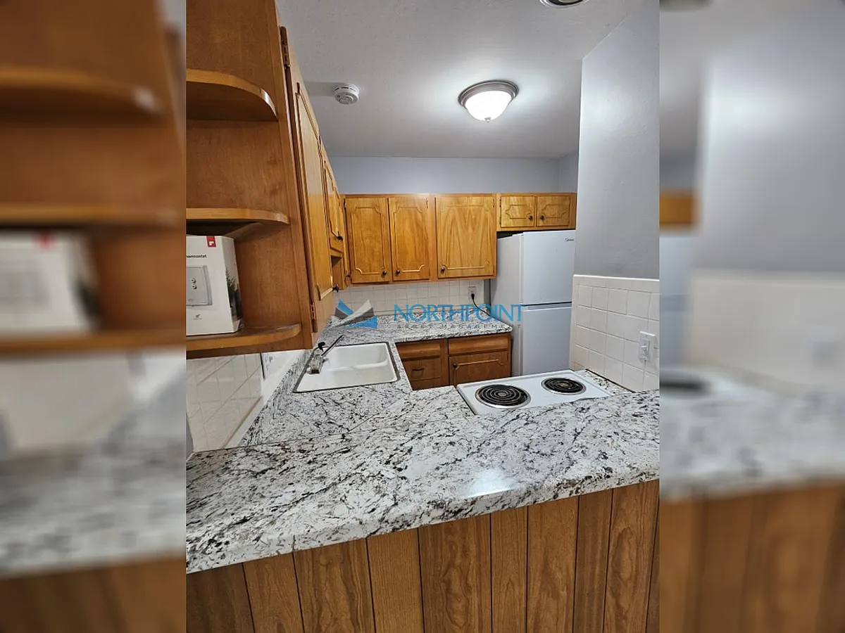 Building Photo - 4630 Holly St #4