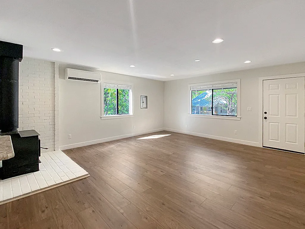 6126 Butterfly Ave — Photo 3