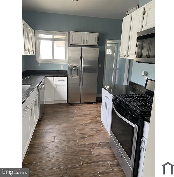 6 bed, 2361 sqft, $6,800 — Photo 3