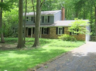 8843 E Pilgrim Dr, Chagrin Falls, OH 44023