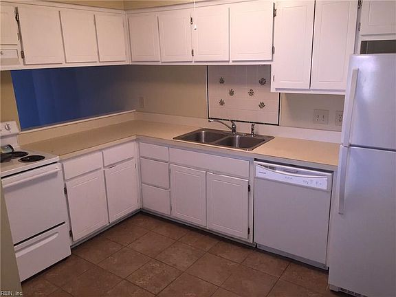3rd image of 577 Ayrshire Way APT E
