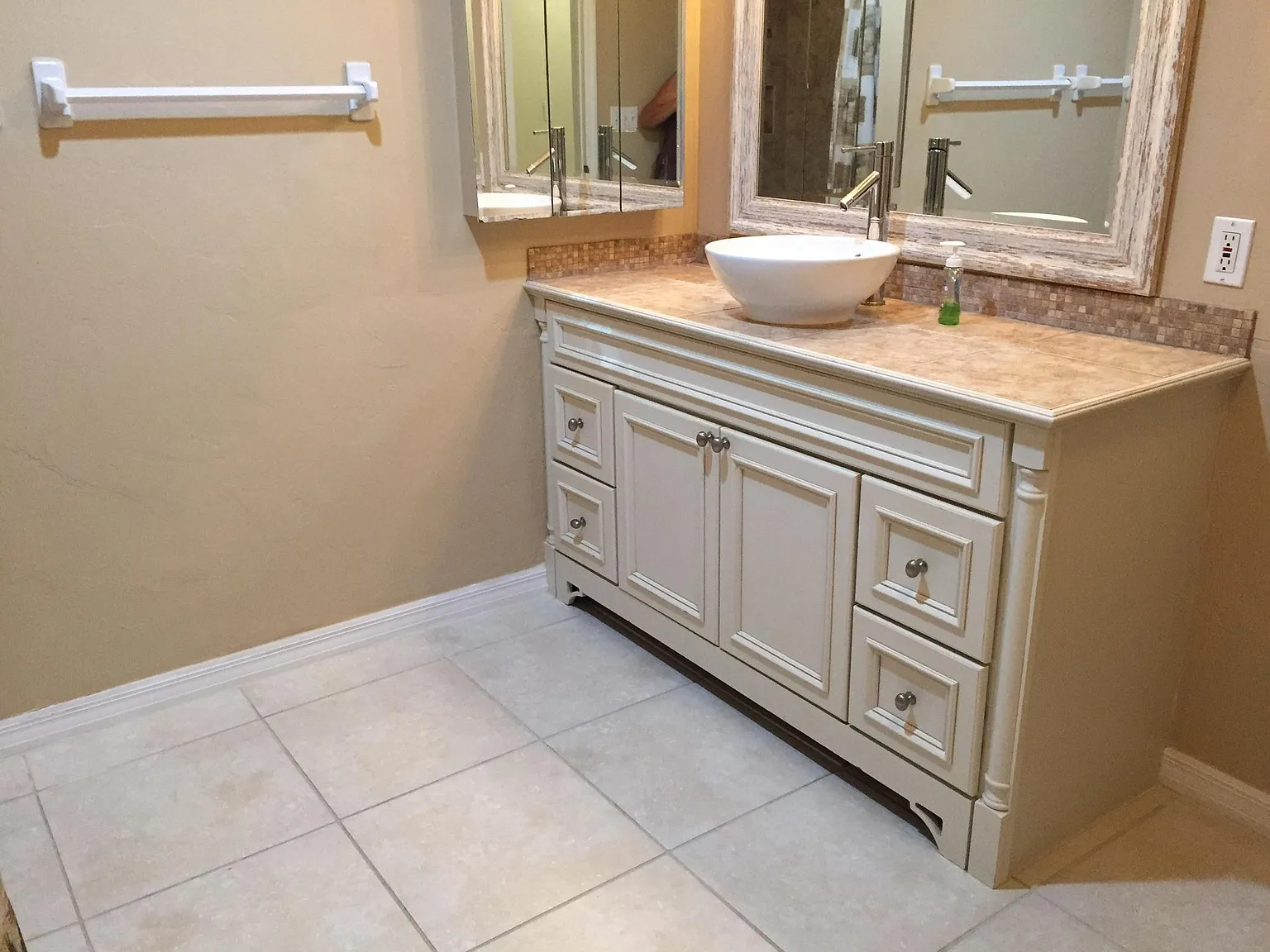 4 bed, 2376 sqft, $3,700 — Photo 4