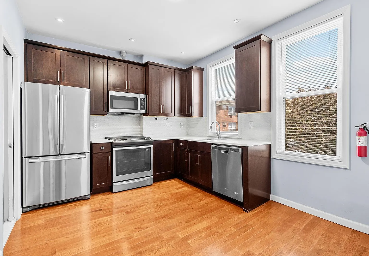 2 bed, 1.0 bath, 900 sqft, $2,300 — Photo 4