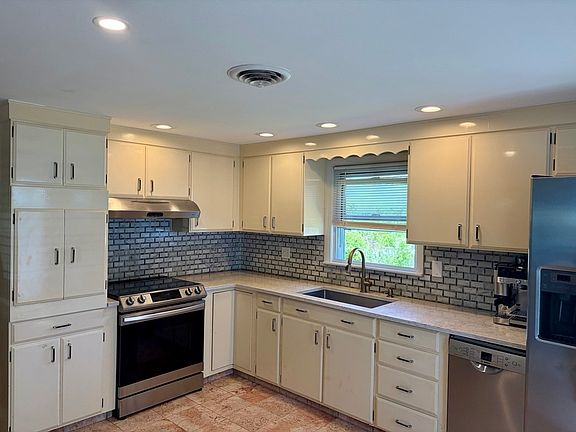 4th image of 103 Cary Ave