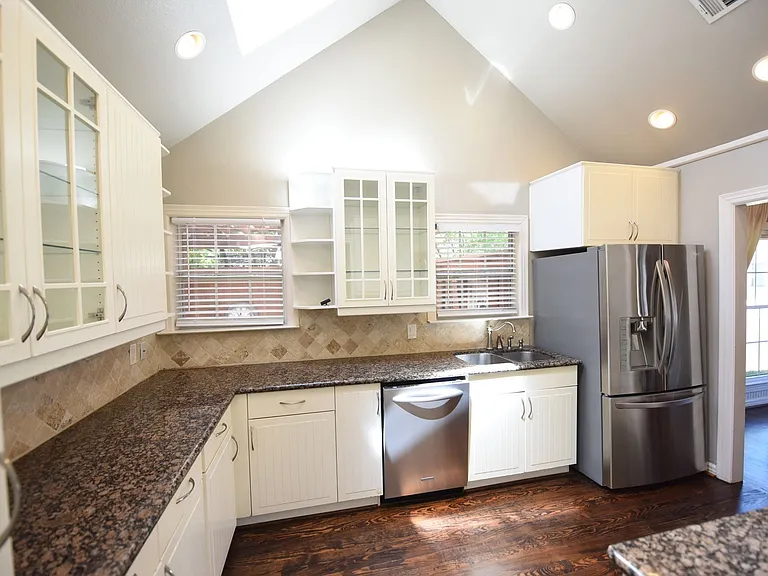 5606 Stanford Ave — Photo 6
