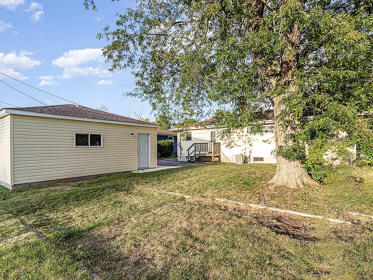 8134 Howard Ave — Photo 15