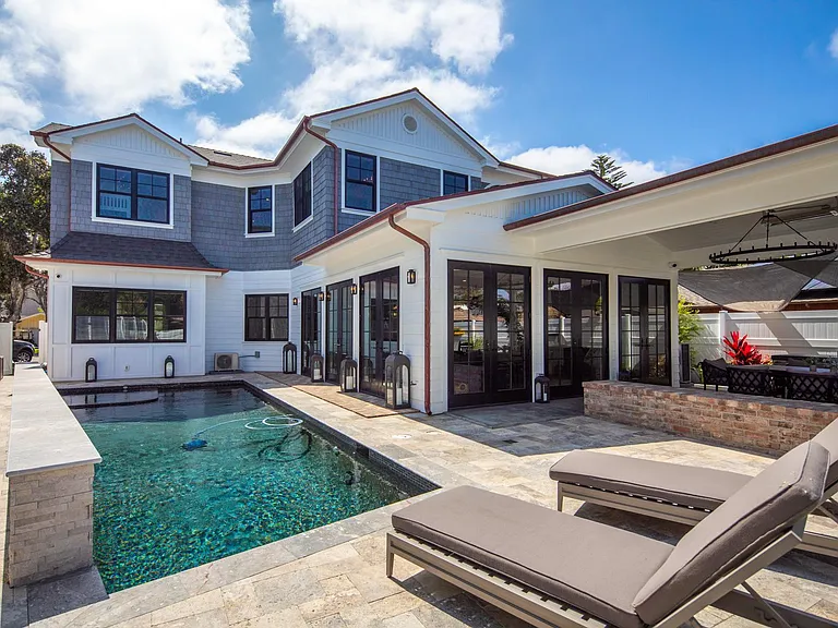 Pool / yard
