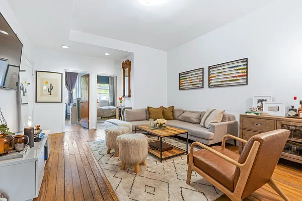 Rented by Oxford Property Group | media 19