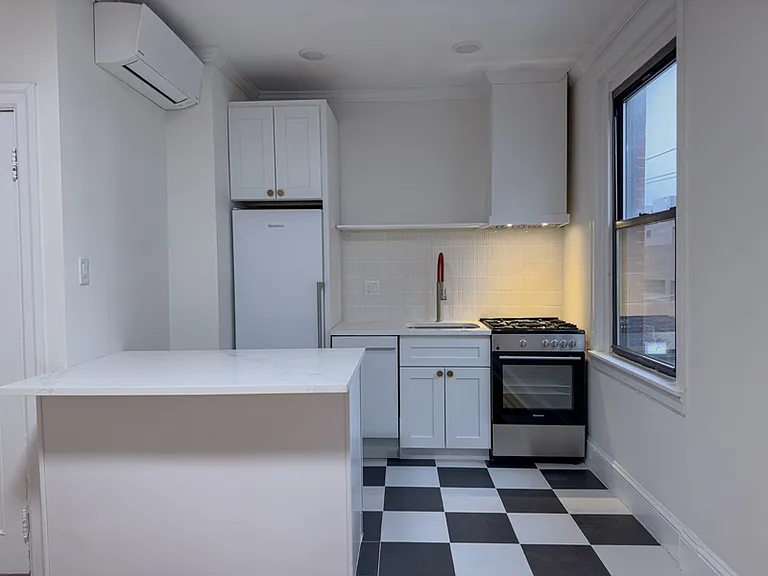 1221 N Franklin St #3F — Photo 2