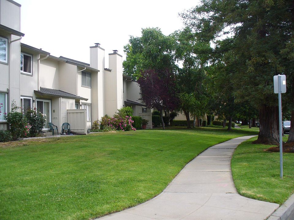 1st image of 1090 Norfolk Dr
