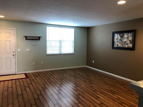 4th image of 329 Douglasfir Dr