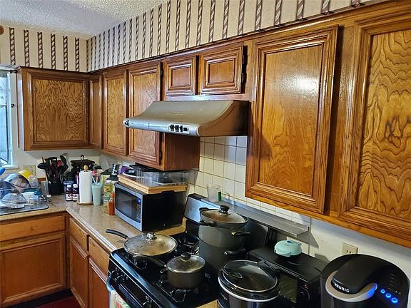5th image of 12046 Creekhurst Dr