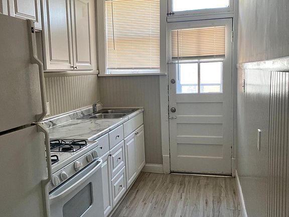 4th image of 3904 Hereford St Floor 2