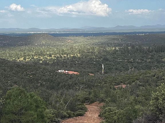 3rd image of 412 Field Ln