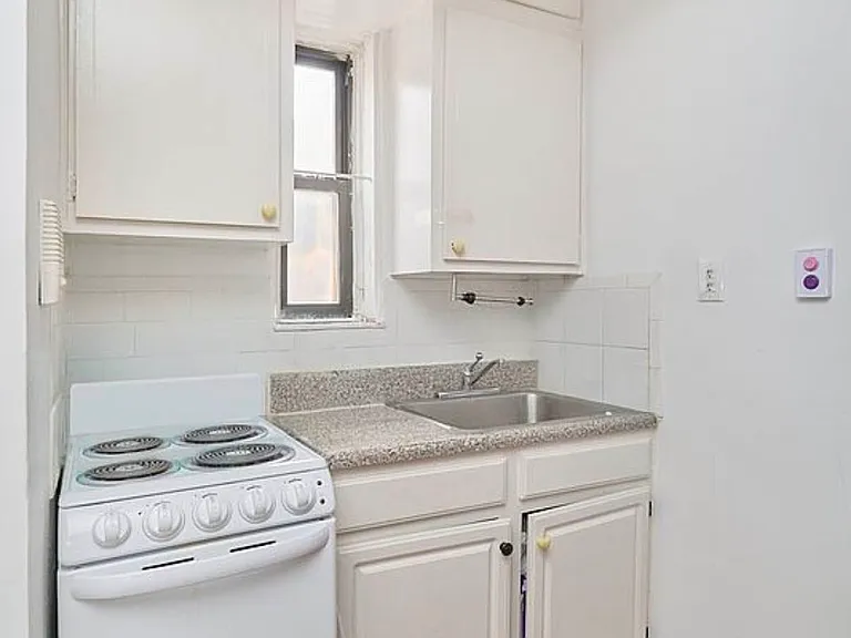 100 Lex Ave #4D — Photo 2