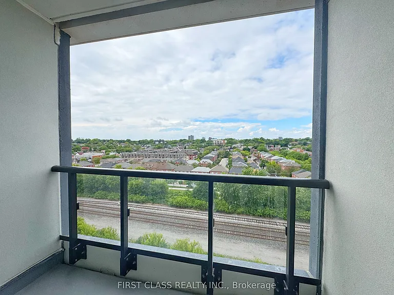 858 Dupont St #818 — Photo 16