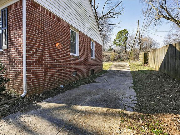 5th image of 965 Goodman St