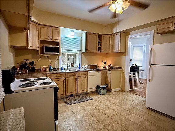 4th image of 15 Davis St