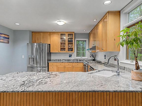 5th image of 42 Cardinal Way