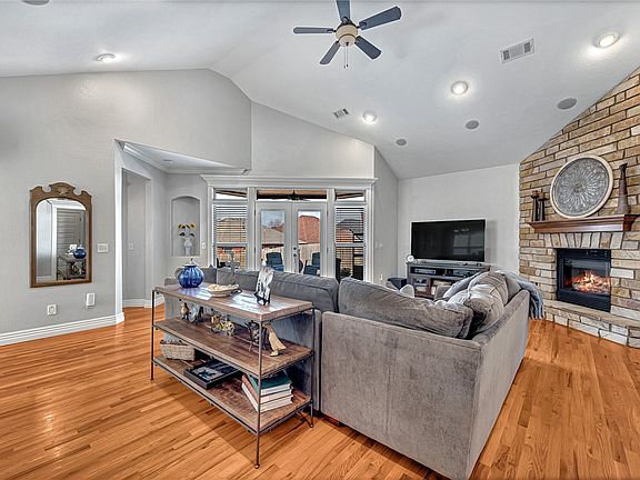 3rd image of 4006 SW Banbury Dr