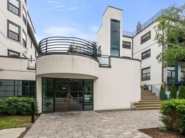 227 Summit Ave APT W207, Brookline, MA 02446
