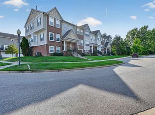 804 Eagle Dr, Fenton, MI 48430