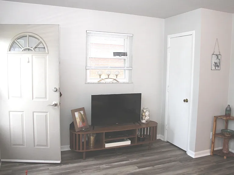 2121 Main St — Photo 7