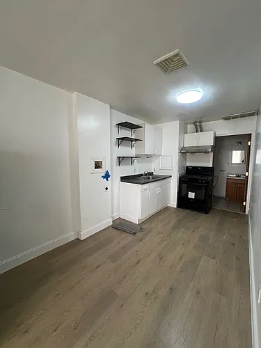 1235 Vine St #2F Photo 1