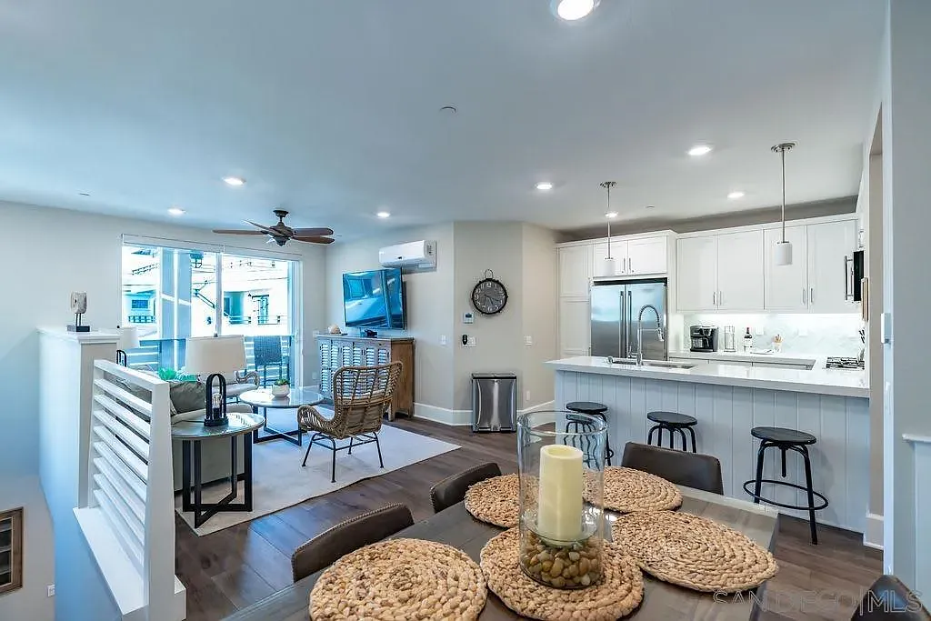 3 bed, 2.0 bath, 1224 sqft, $6,900 — Photo 1